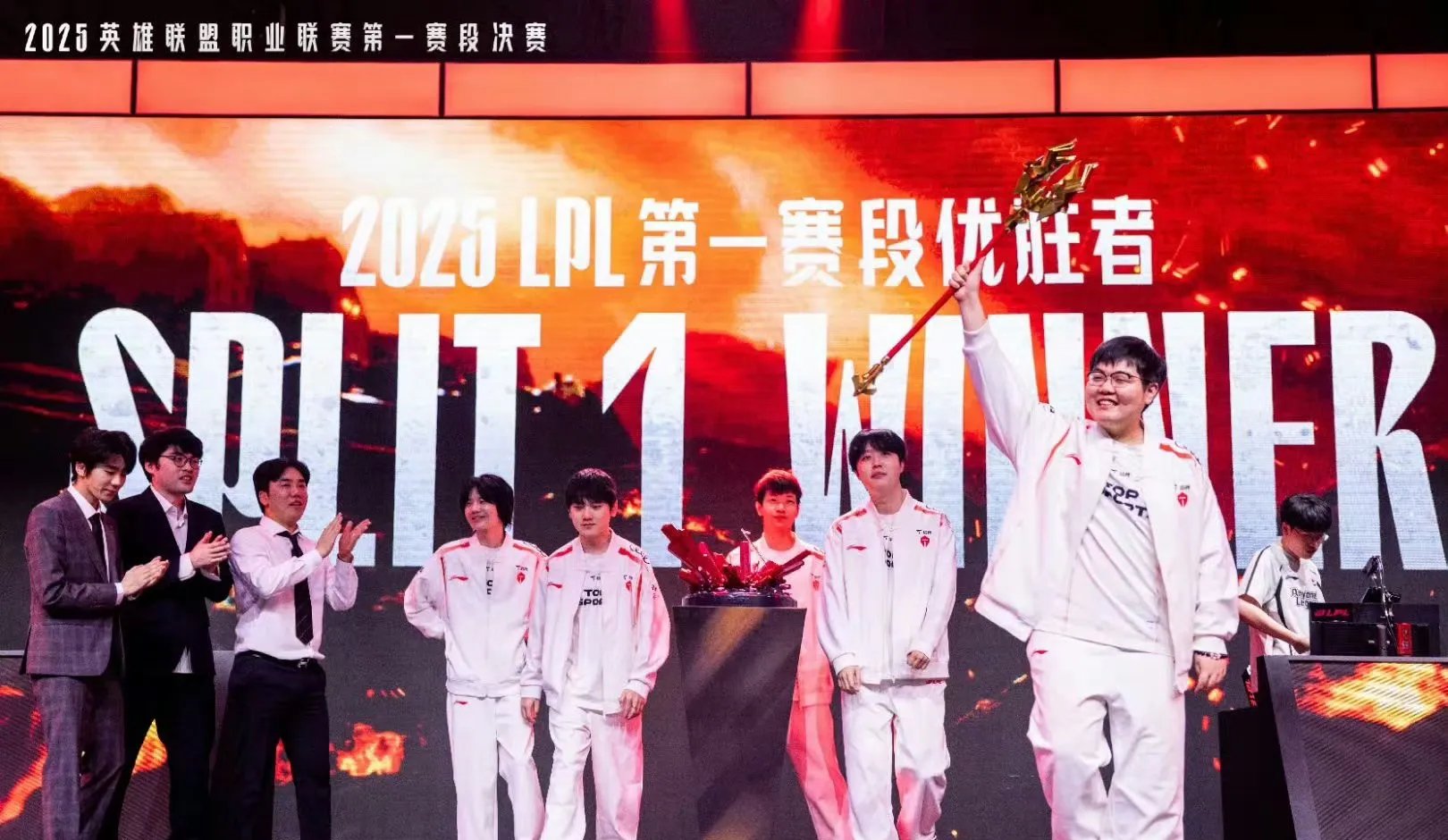TES绝杀HKA，Xiaohu完成史诗逆转入围赛3:0（成都）