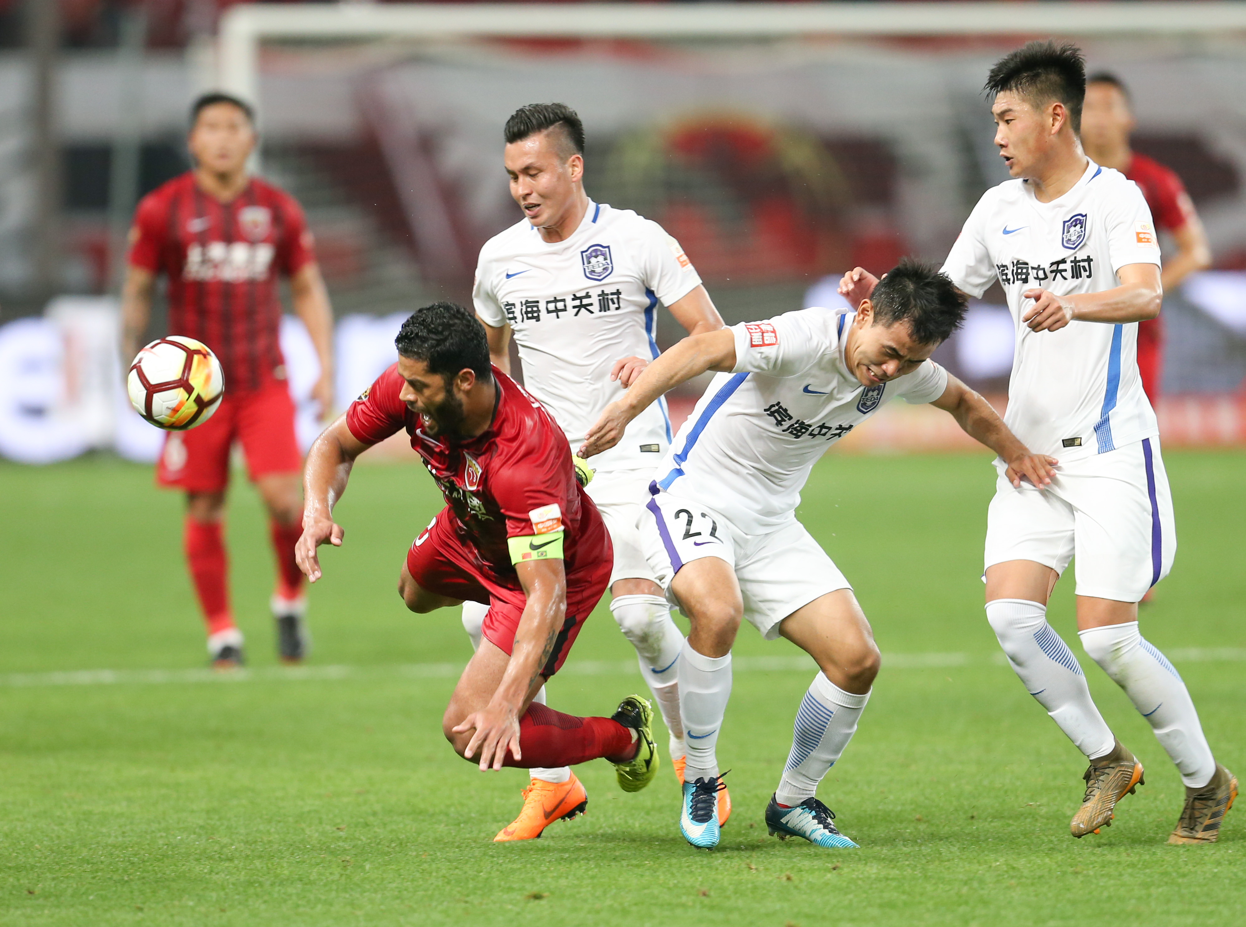 上港客场对阵天津泰达，双方实力对等